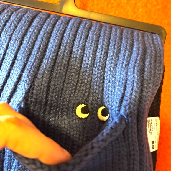 Anya Hindmarch Uniqlo collab blue touch of wool heattech knitted stole scarf NWT - Picture 4 of 9